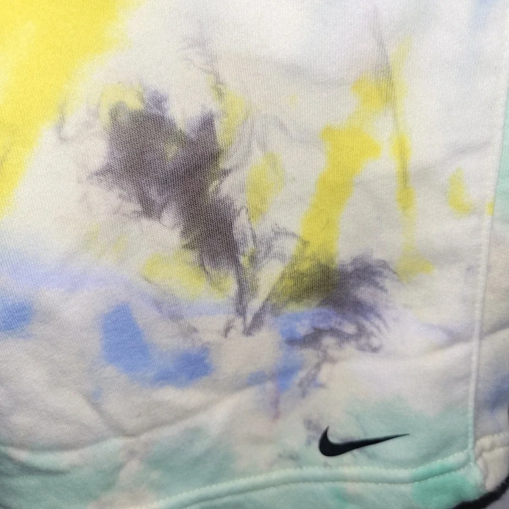 Nike‎ Big Boys Fleece Tie Dye Shorts Blue Yellow Green XL Swoosh Logo Drawstring